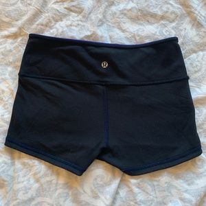 Reversivle Lulu shorts! 🖤💙